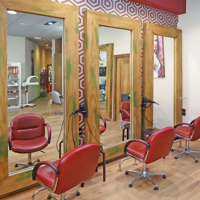 Centro de peluquería y estética en Oleiros