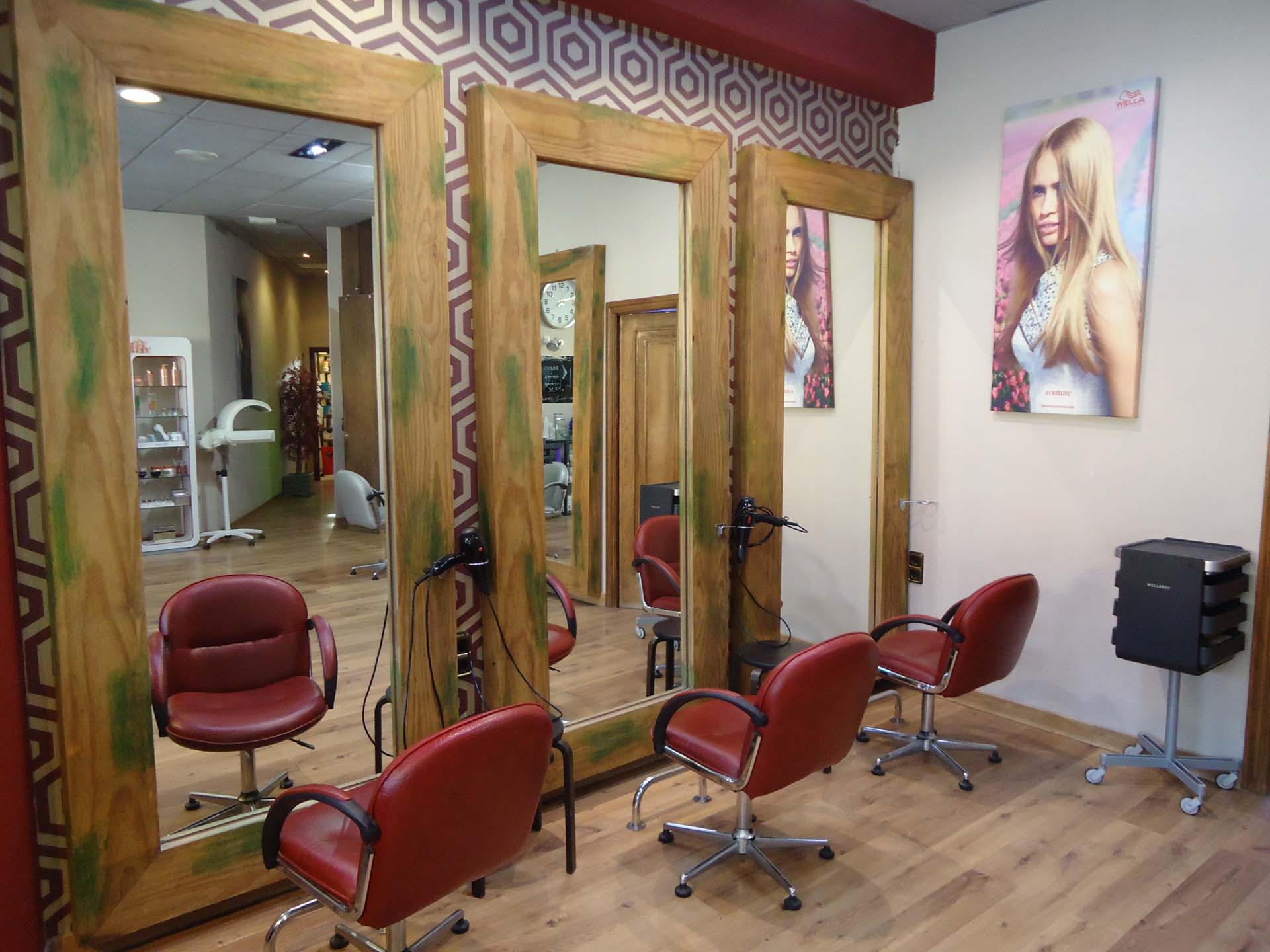 Centro de peluquería y estética en Oleiros